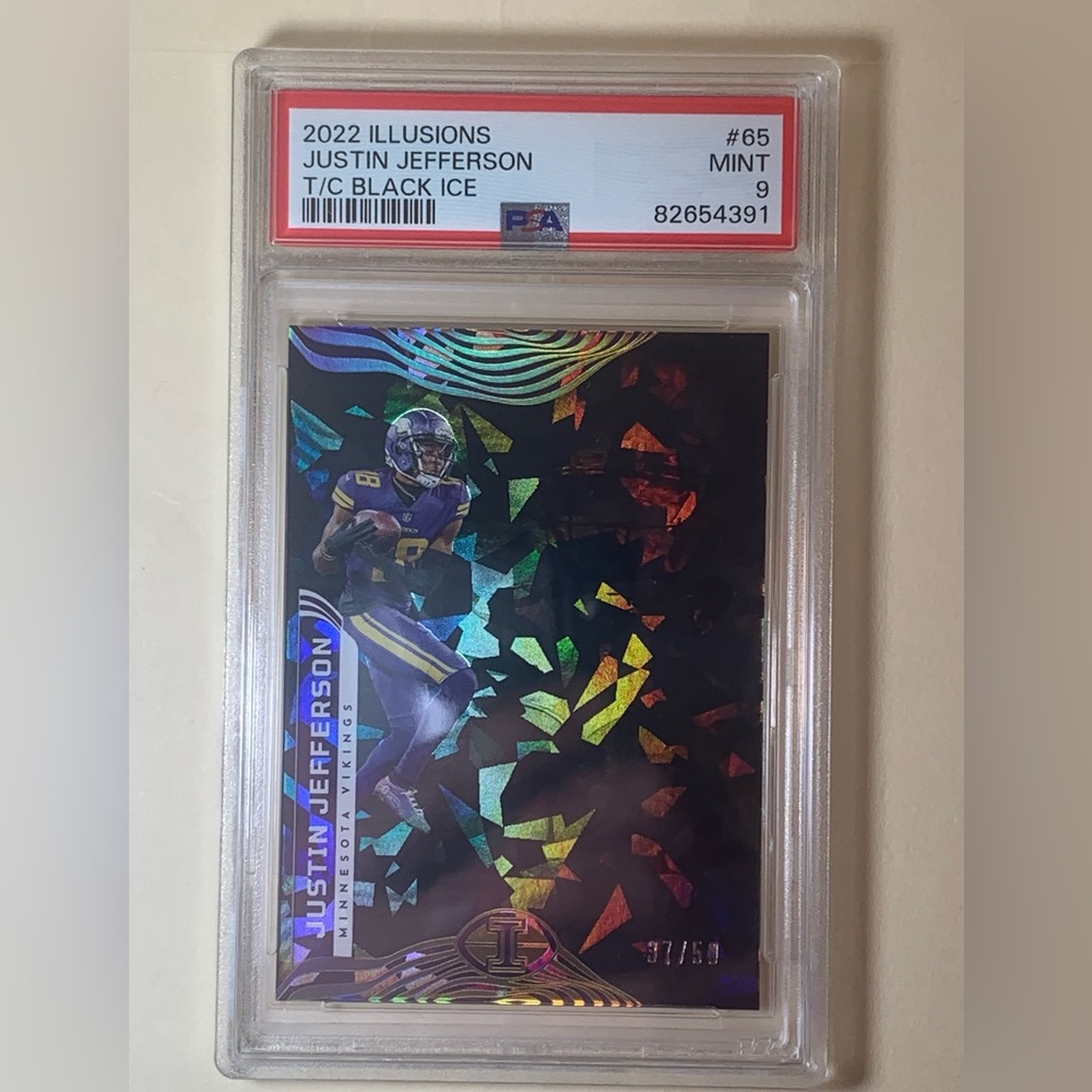 2021 Panini Illusions JUSTIN JEFFERSON
Black Cracked Ice /50 #65 Vikings
PSA 9